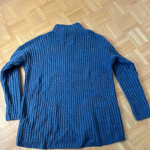 Abercrombie and Fitch knit sweater - Picture 3 of 4